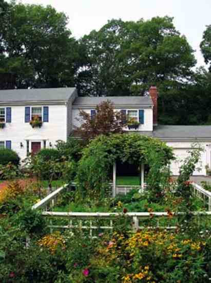 With this proven and easy plan, anyone can create a beautiful garden. The white picket fence and pretty arbor help the garden match the owner’s white, clapboard house.